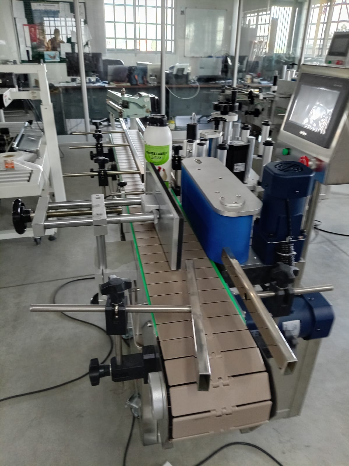 Automatic Round Bottle Labelling Applicator Machine – Complete Guide