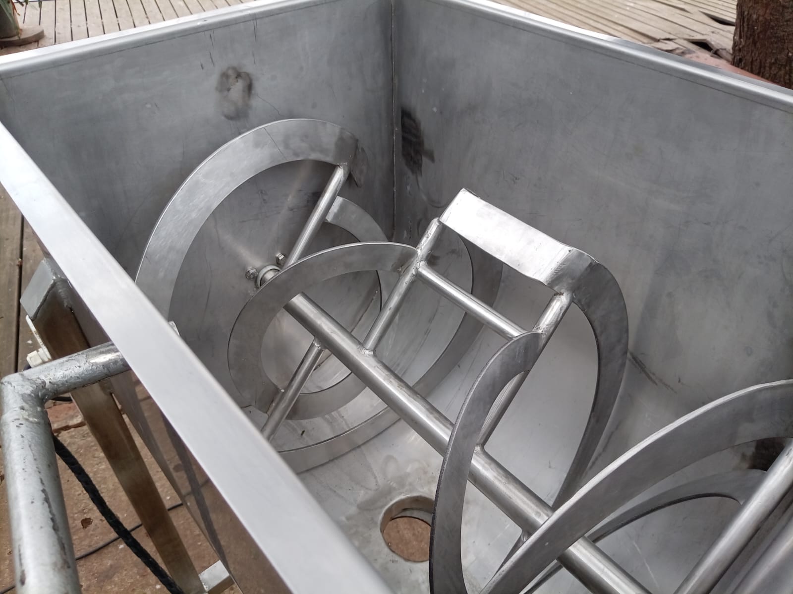Interior view of an SME Machinery double-spiral ribbon agitator inside the mixing trough