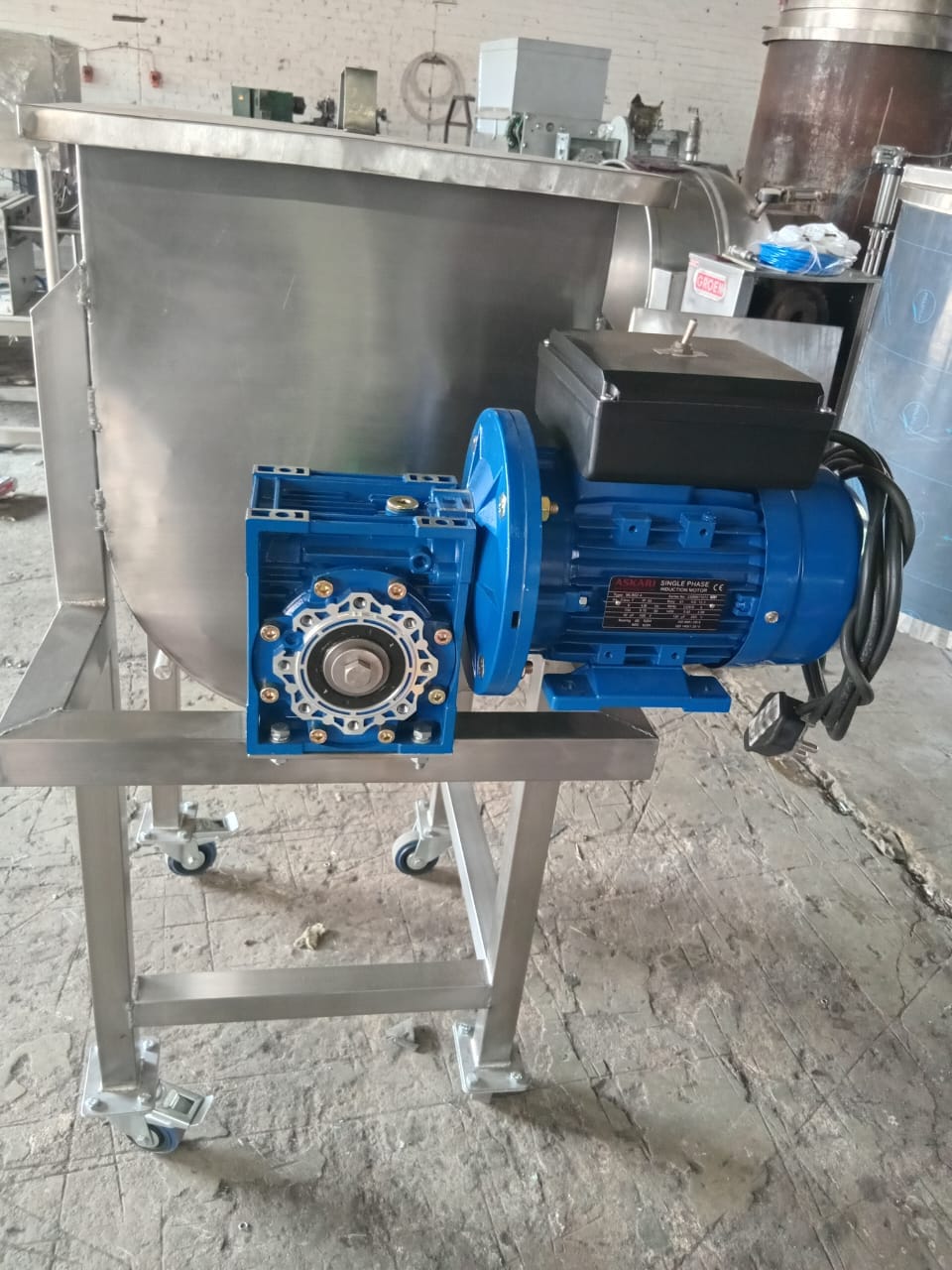 SME Machinery ribbon blender mixer motor and gearbox on a mobile stand