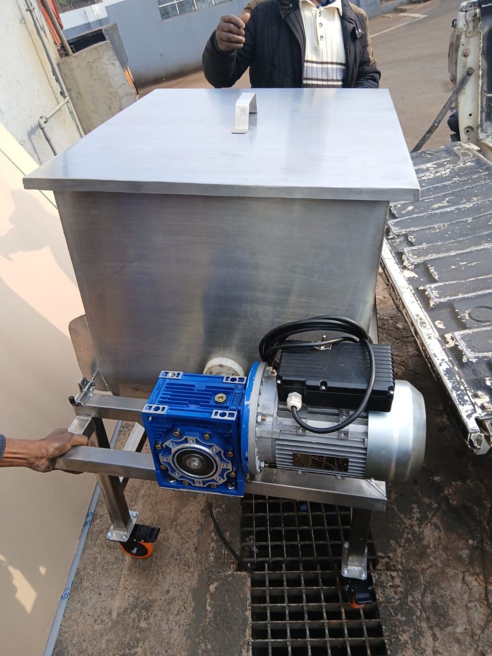 Stainless steel meat mixer with blue geared motor