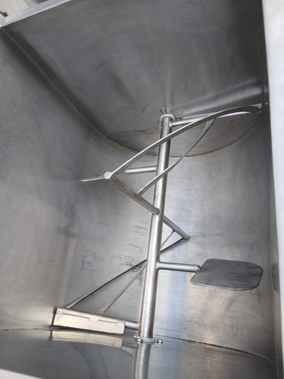 Interior paddle and blade mechanism of an SME Machinery meat mixer